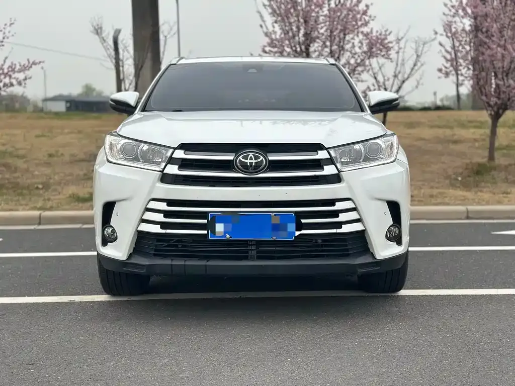 Toyota Highlander — фото 8