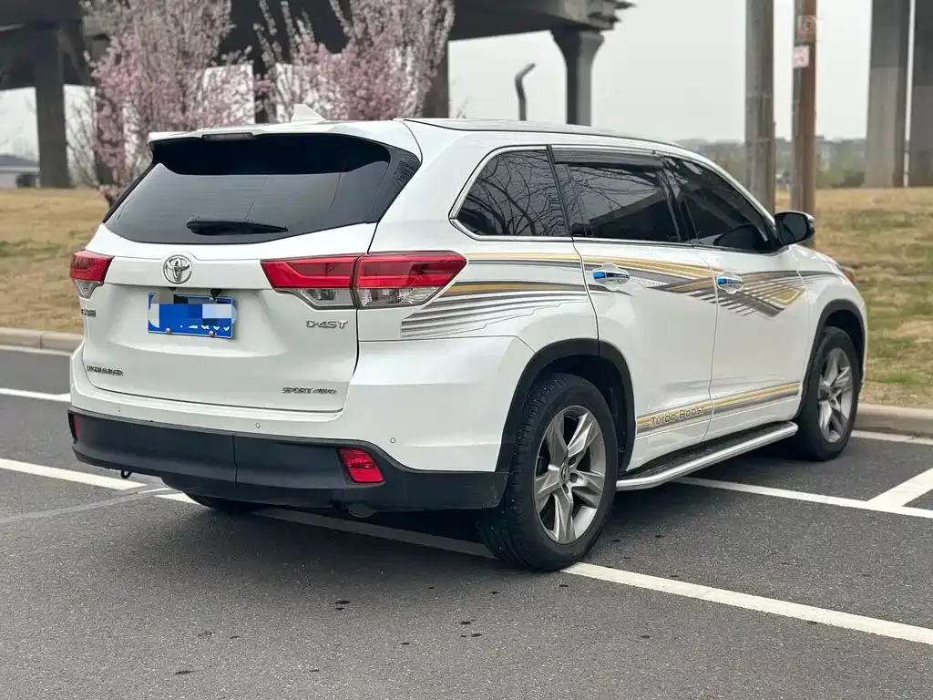 Toyota Highlander — фото 5