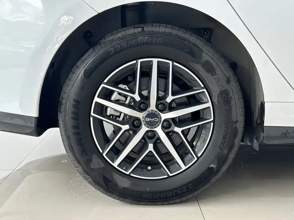 BYD Seal 05 DM-i — фото 6