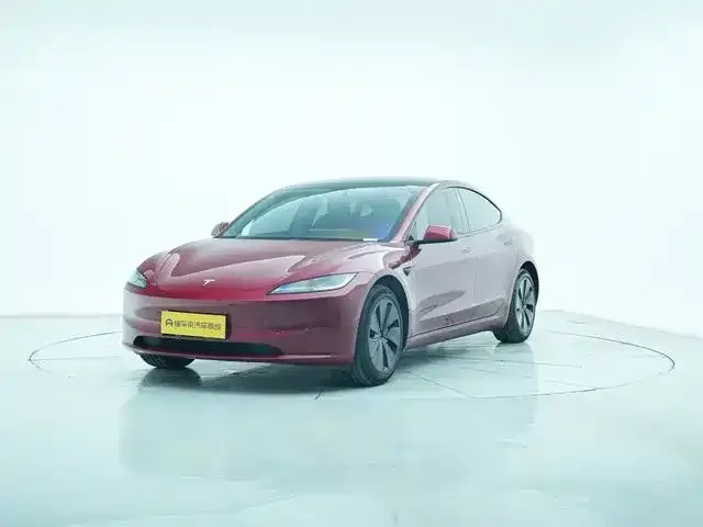 Tesla Model 3 — фото 1