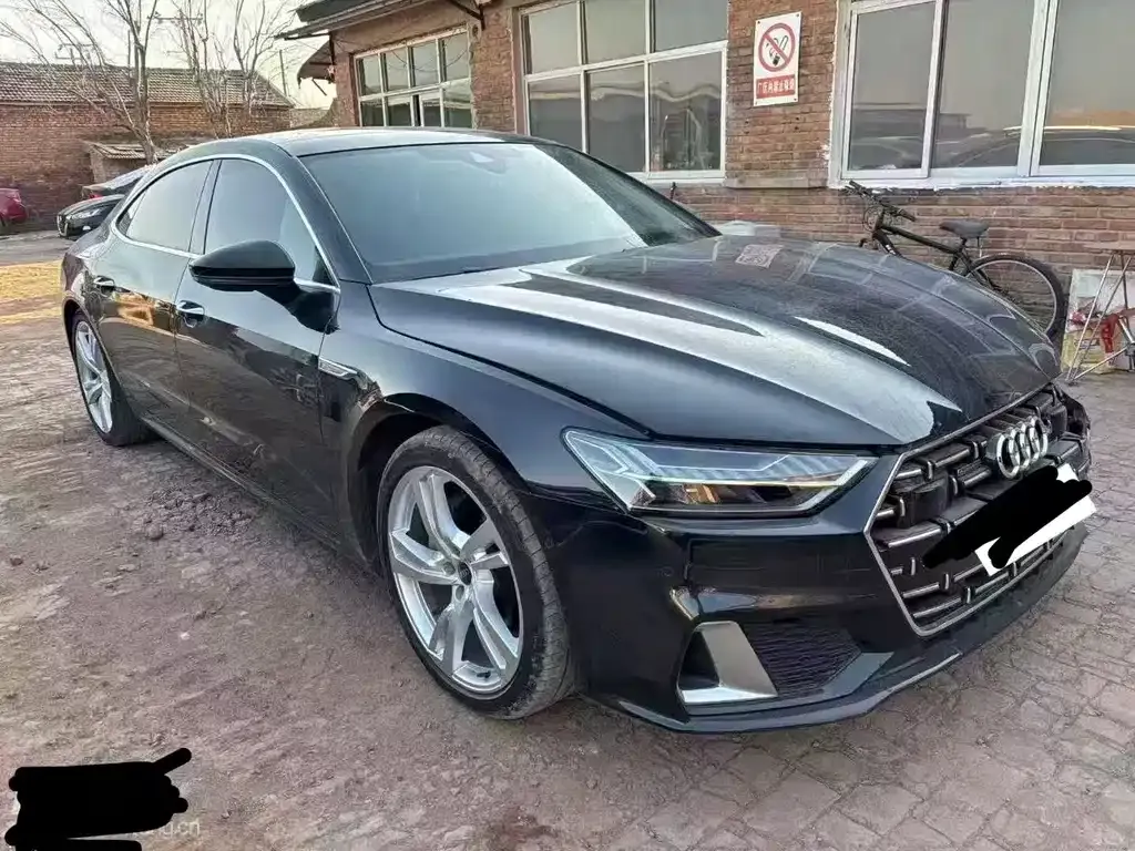 Audi A7L — фото 1
