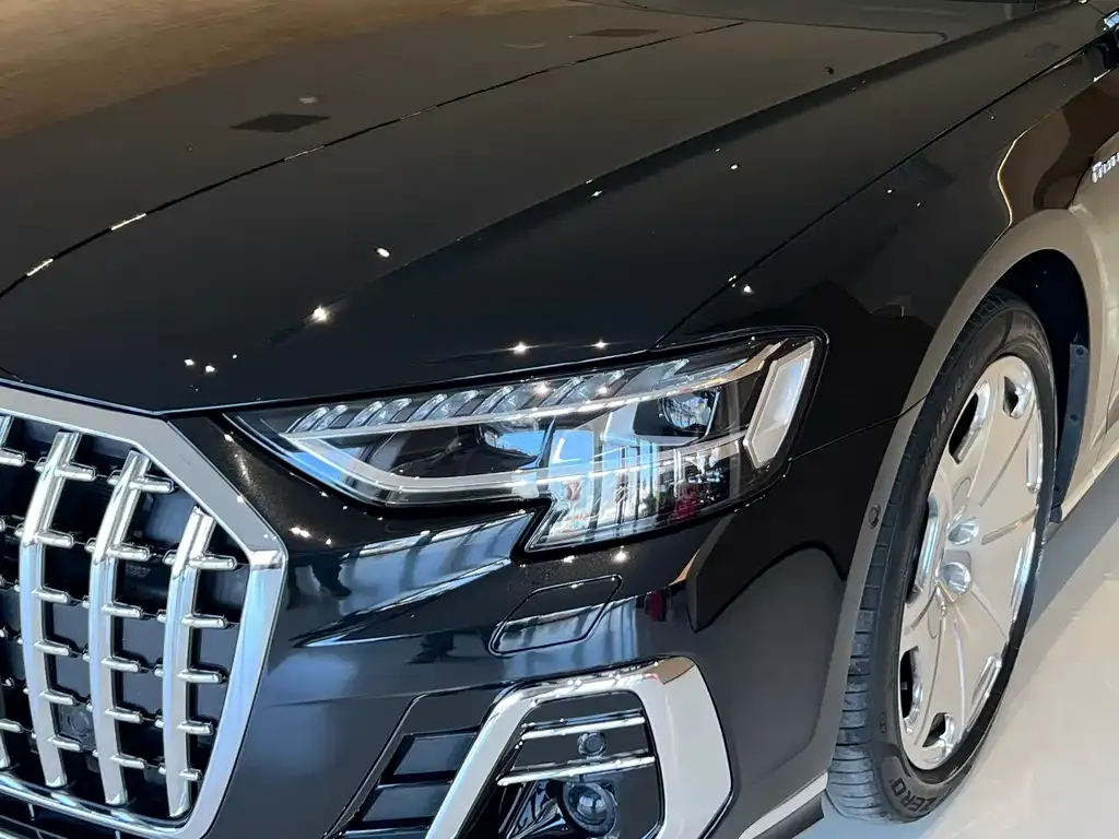 Audi A8 — фото 4