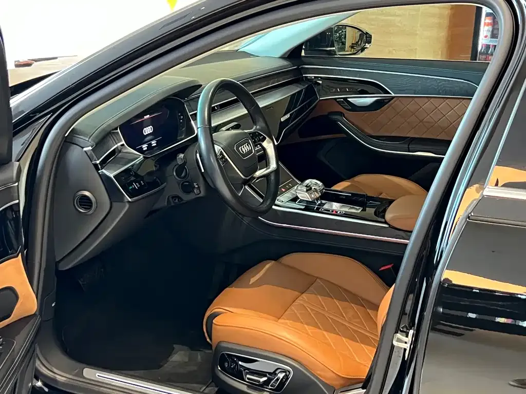 Audi A8 — фото 5
