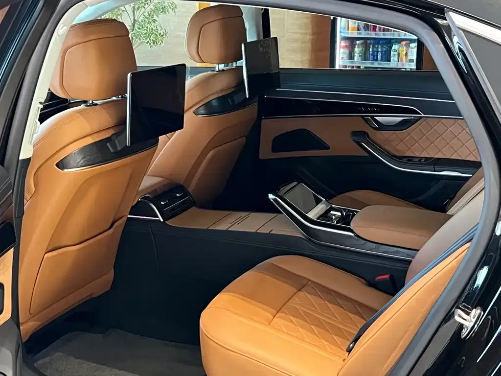 Audi A8 — фото 7