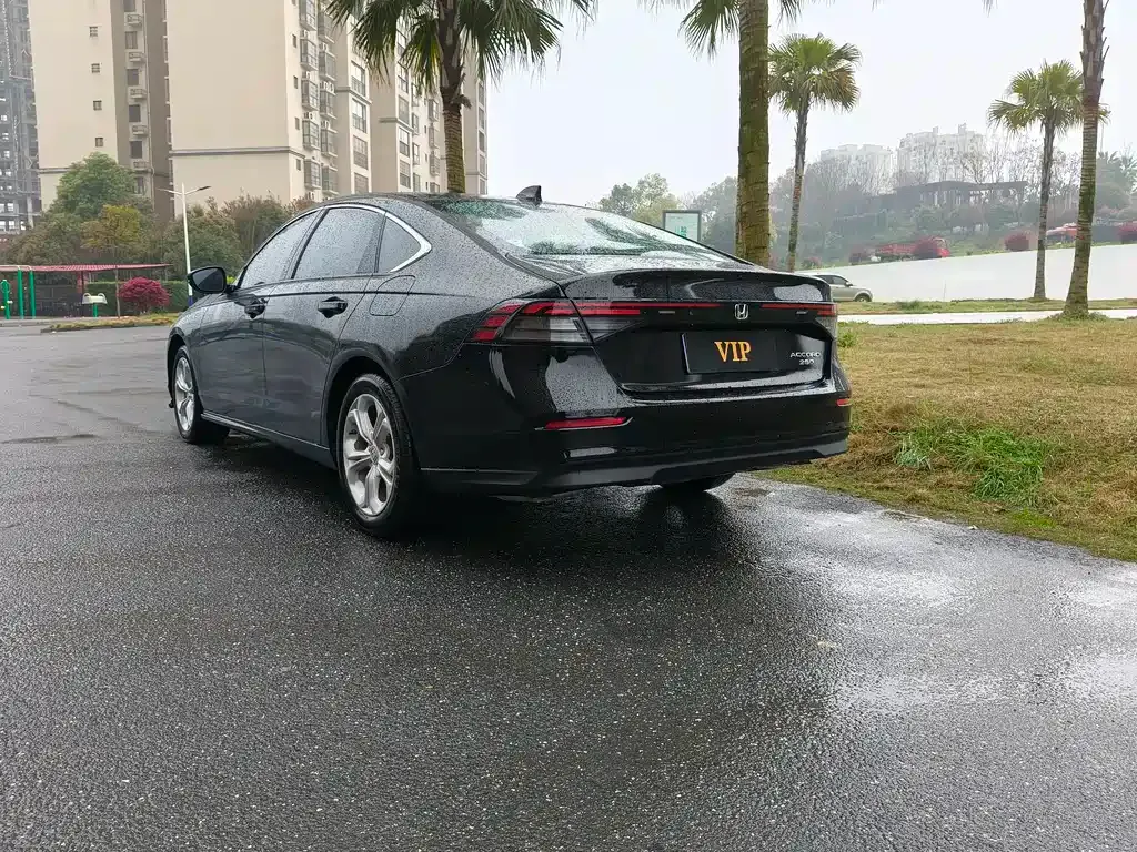 Honda Accord — фото 8