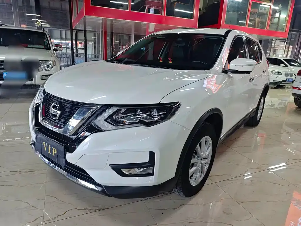 Nissan X-Trail — фото 1