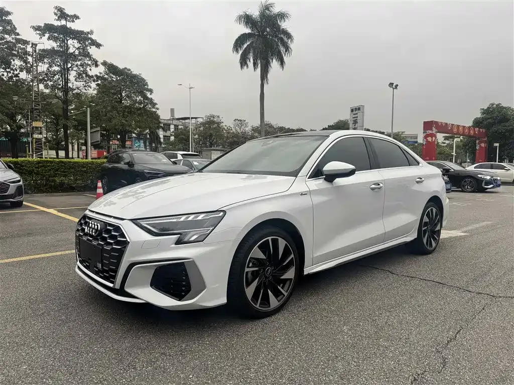 Audi A3 — фото 1