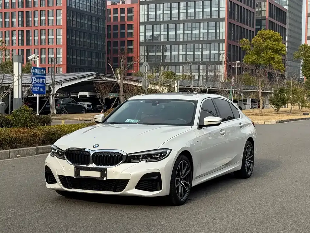 BMW 3 Series 2022 из CN, фото 1