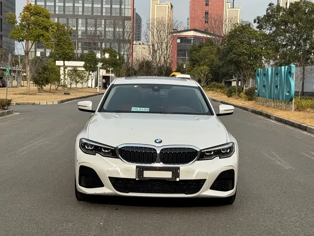 BMW 3 Series 2022 из CN, фото 2