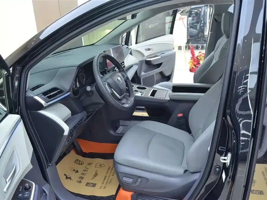 Toyota Sienna 2025 из CN, фото 9