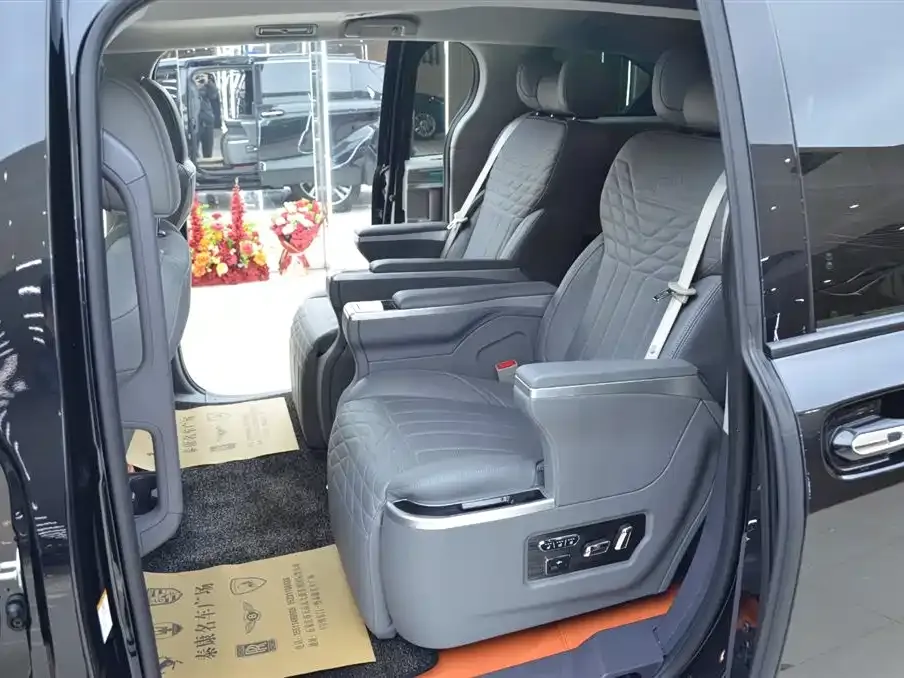 Toyota Sienna 2025 из CN, фото 2