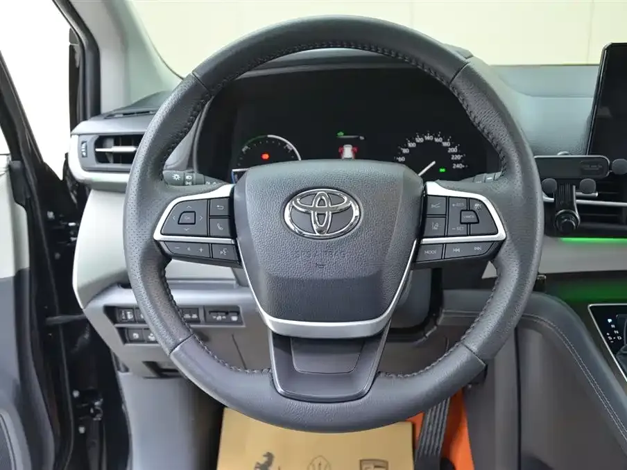 Toyota Sienna 2025 из CN, фото 10
