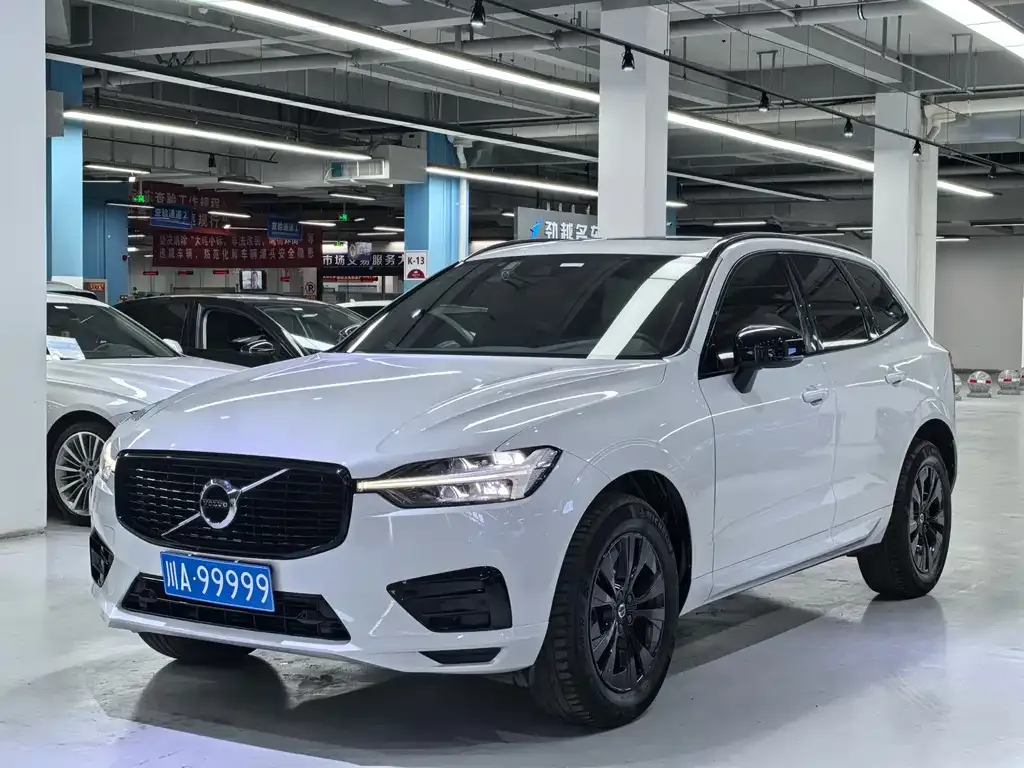 Volvo XC60 — фото 1