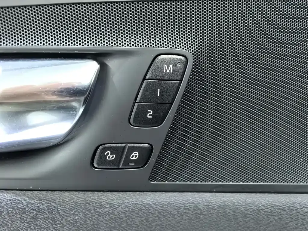 Volvo XC60 — фото 4