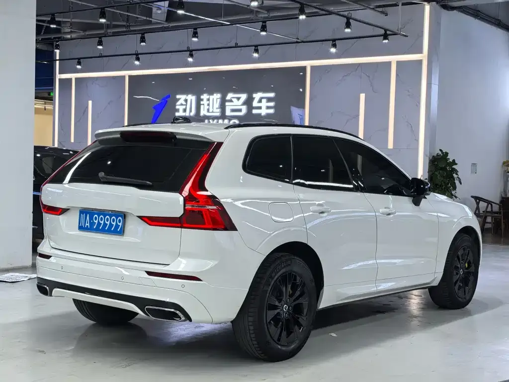Volvo XC60 — фото 8
