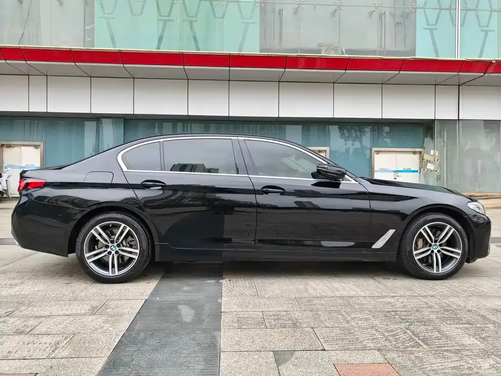 BMW 5 Series — фото 2