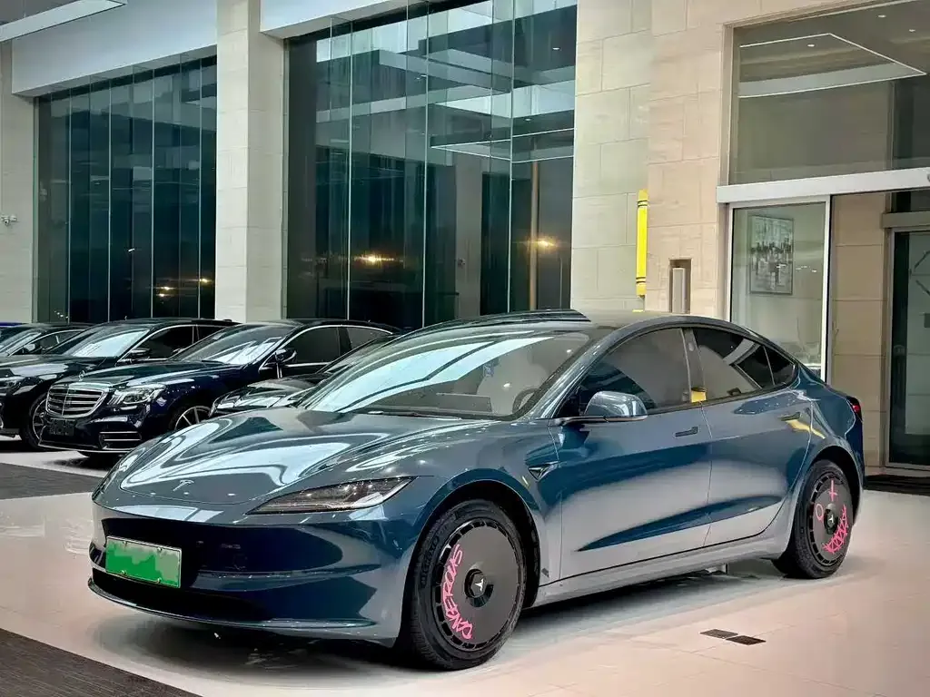 Tesla Model 3 — фото 1