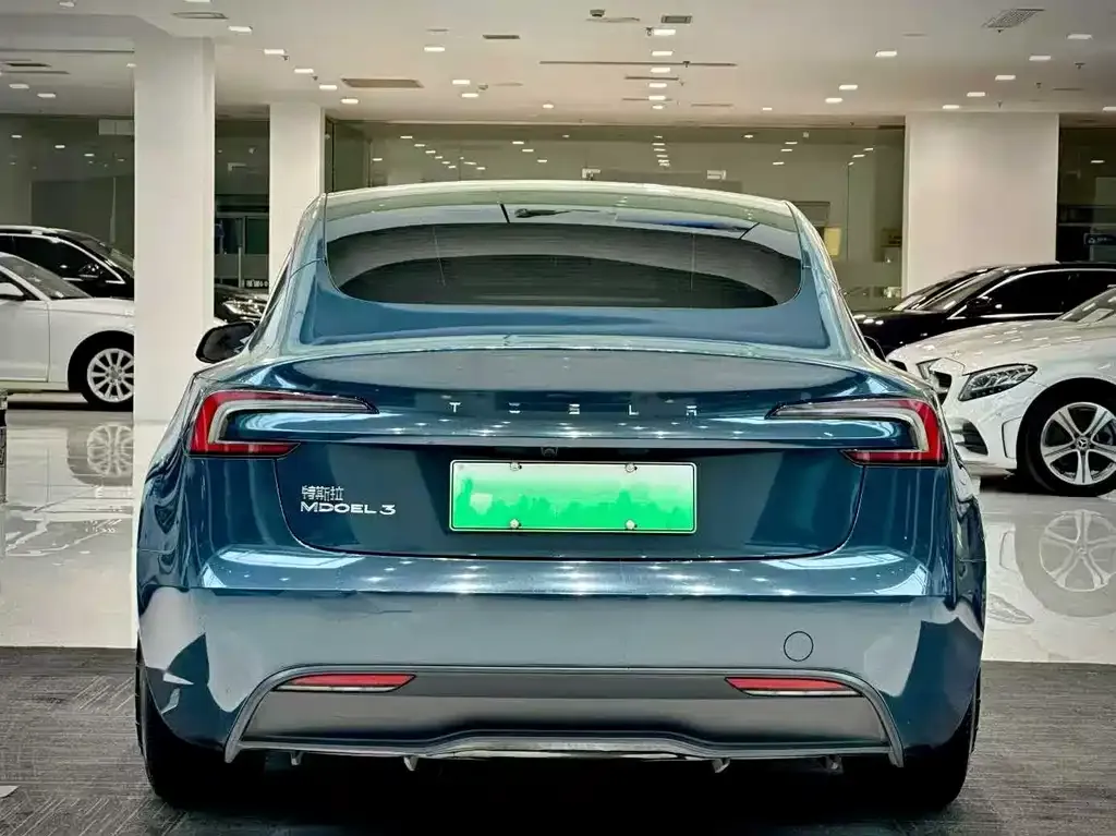 Tesla Model 3 — фото 5