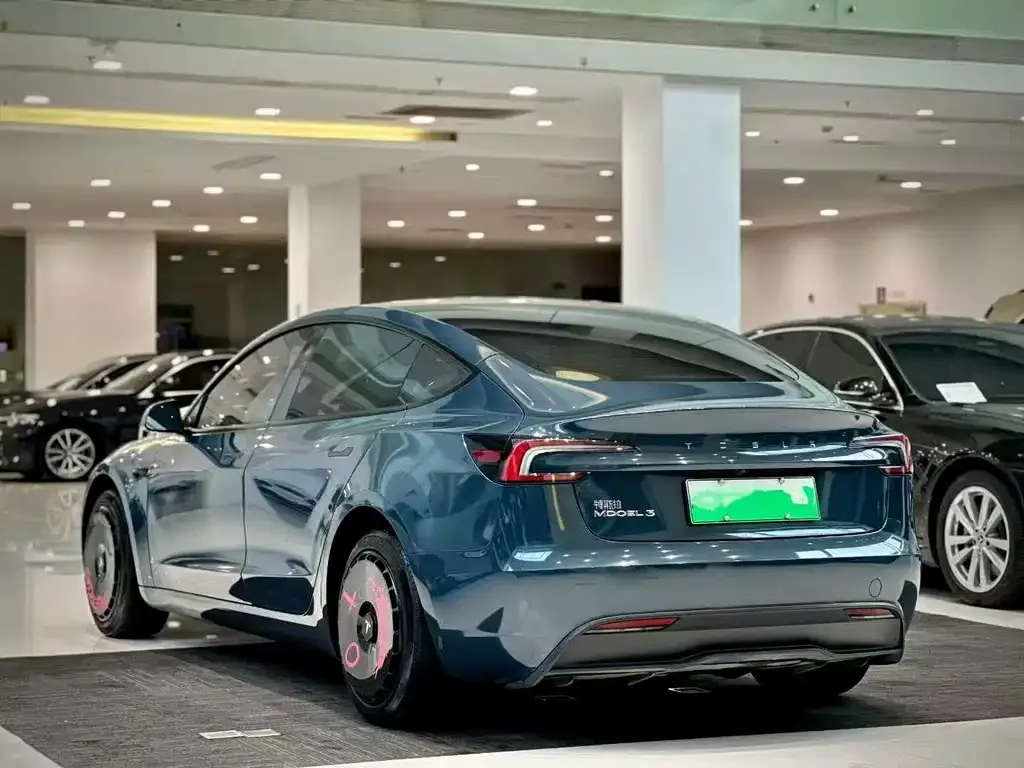 Tesla Model 3 — фото 9