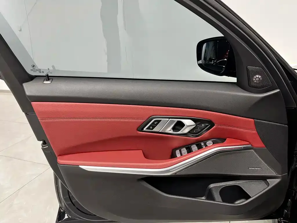 BMW 3 Series 2024 из CN, фото 4