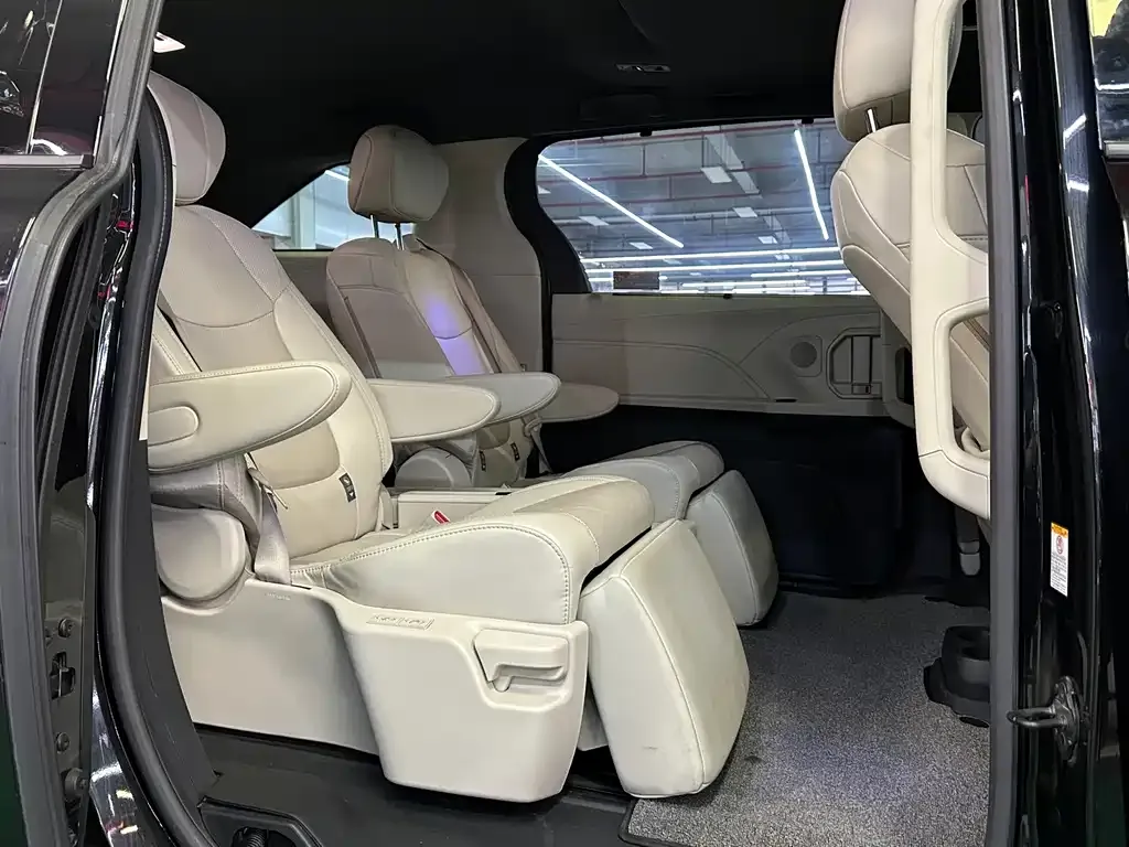 Toyota Sienna 2024 из CN, фото 5