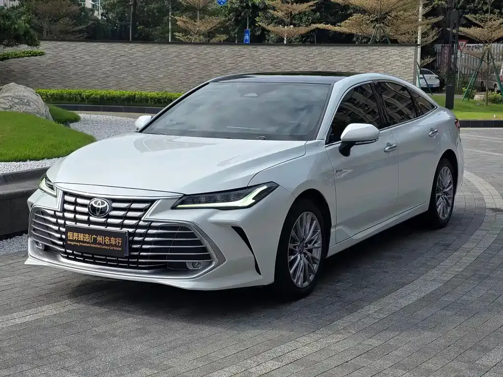 Toyota Avalon — фото 1