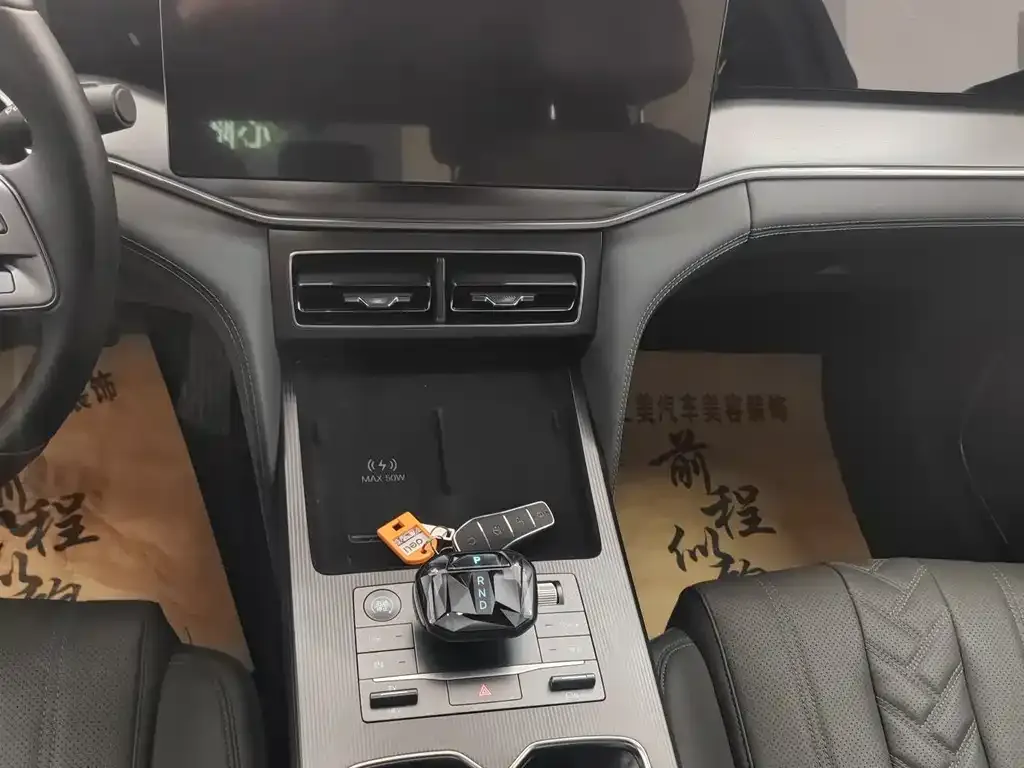BYD L DM-i — фото 10