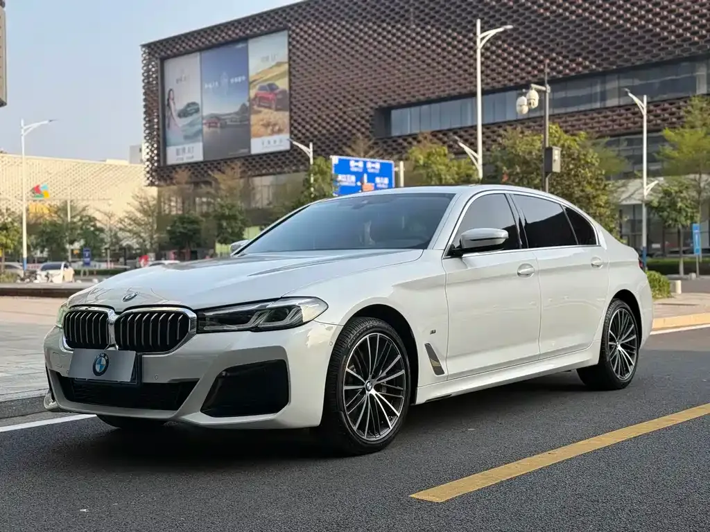BMW 5 Series — фото 1
