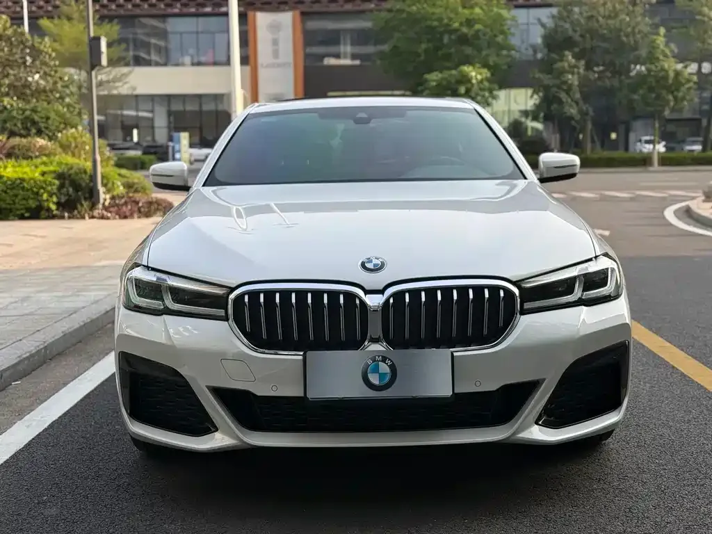 BMW 5 Series — фото 9