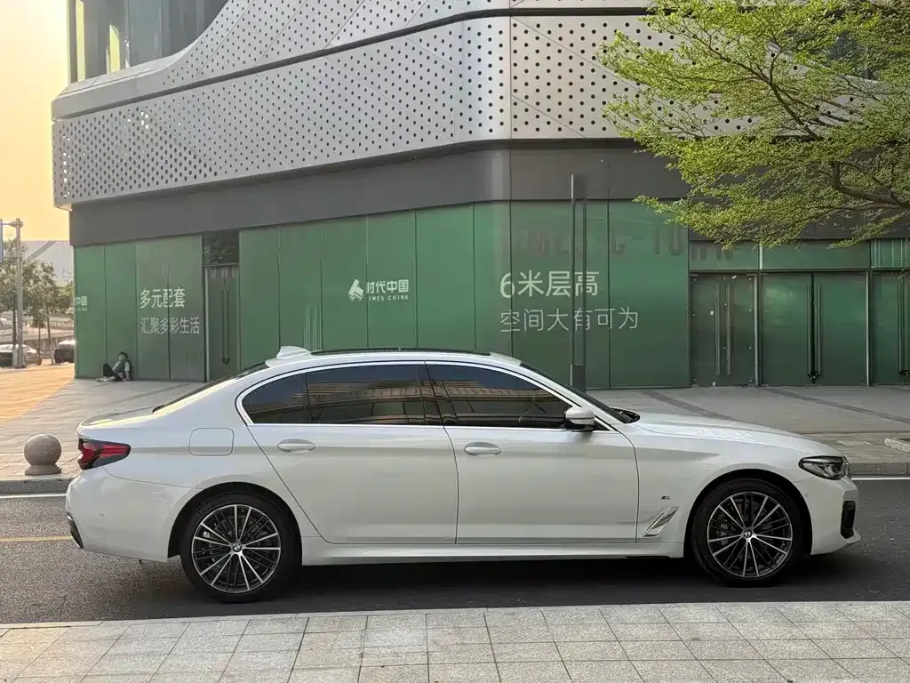 BMW 5 Series — фото 10