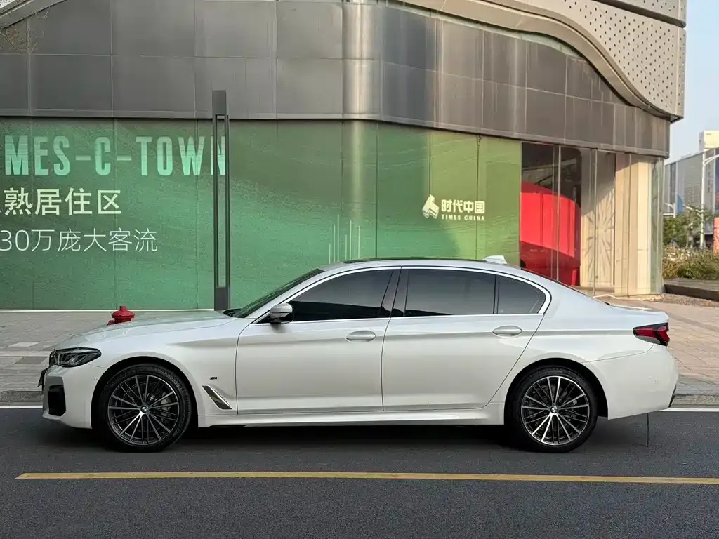 BMW 5 Series — фото 4