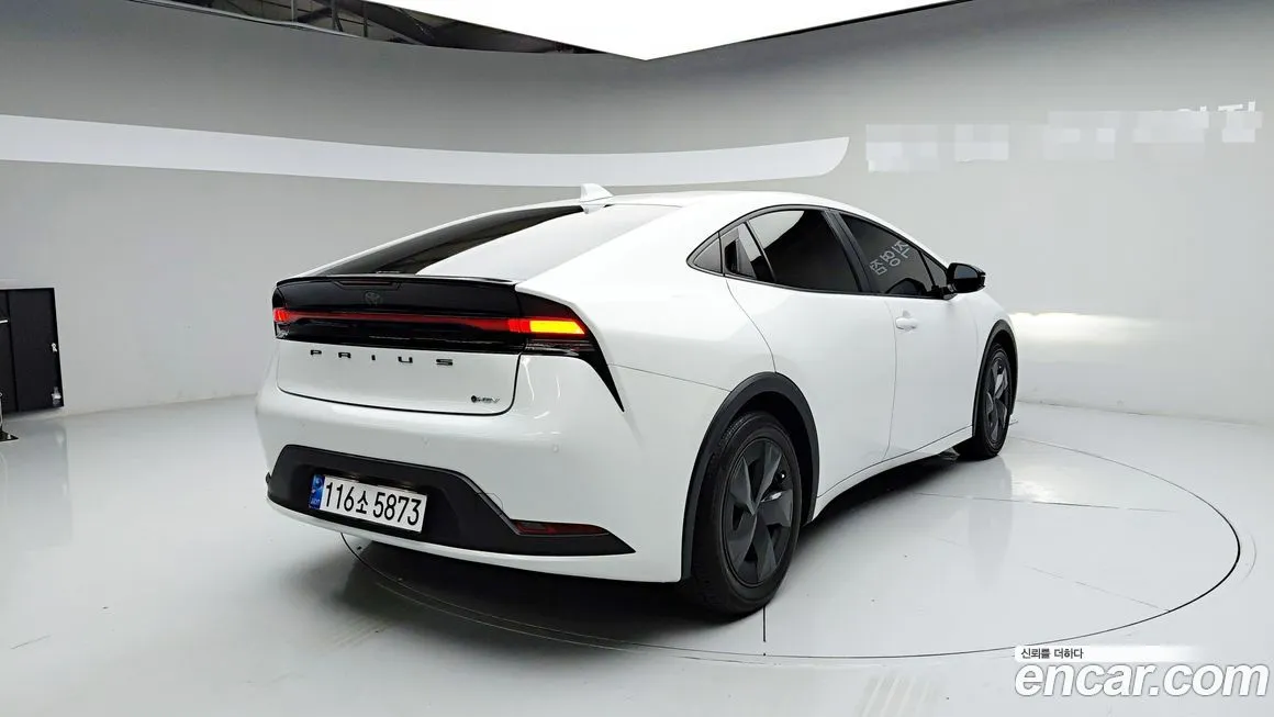 Toyota Prius 2024 из KR, фото 8