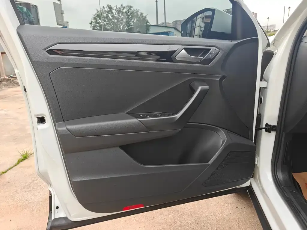 Volkswagen T-Roc 2023 из CN, фото 10