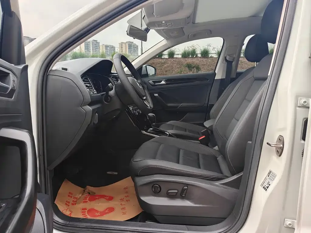 Volkswagen T-Roc 2023 из CN, фото 5