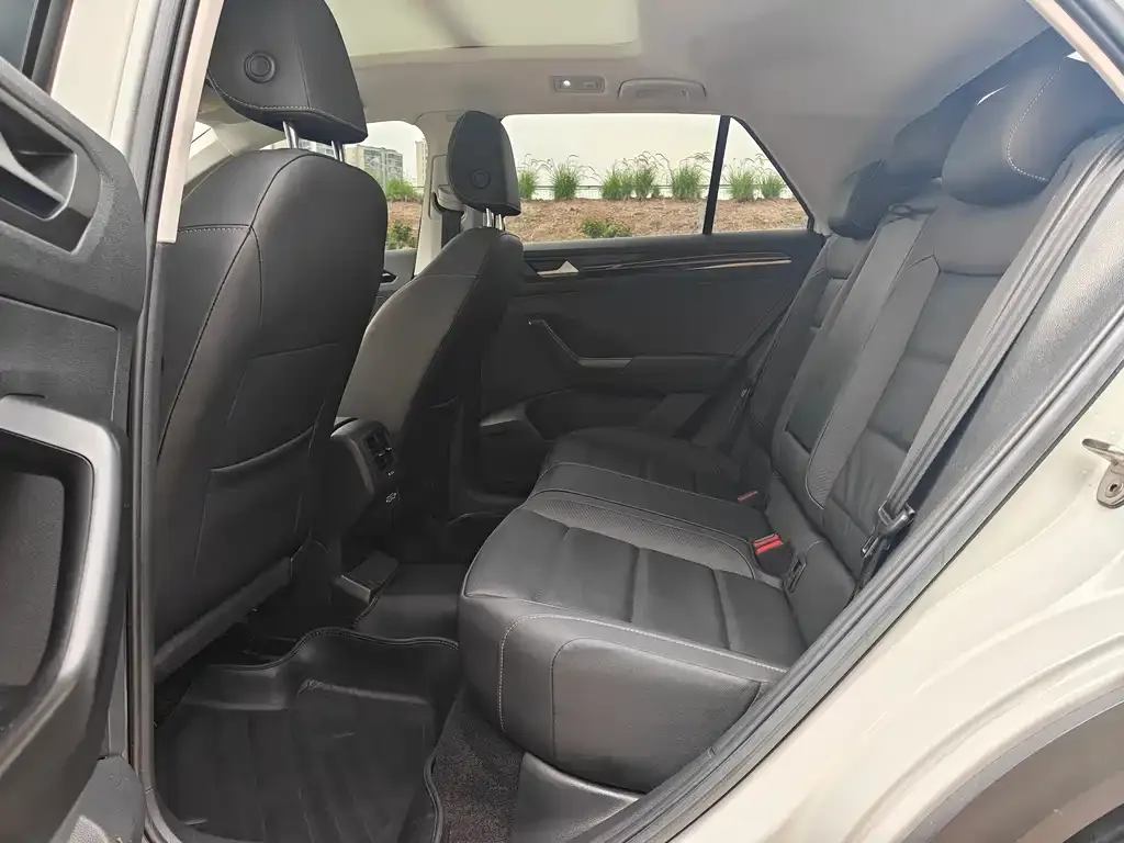 Volkswagen T-Roc 2023 из CN, фото 3