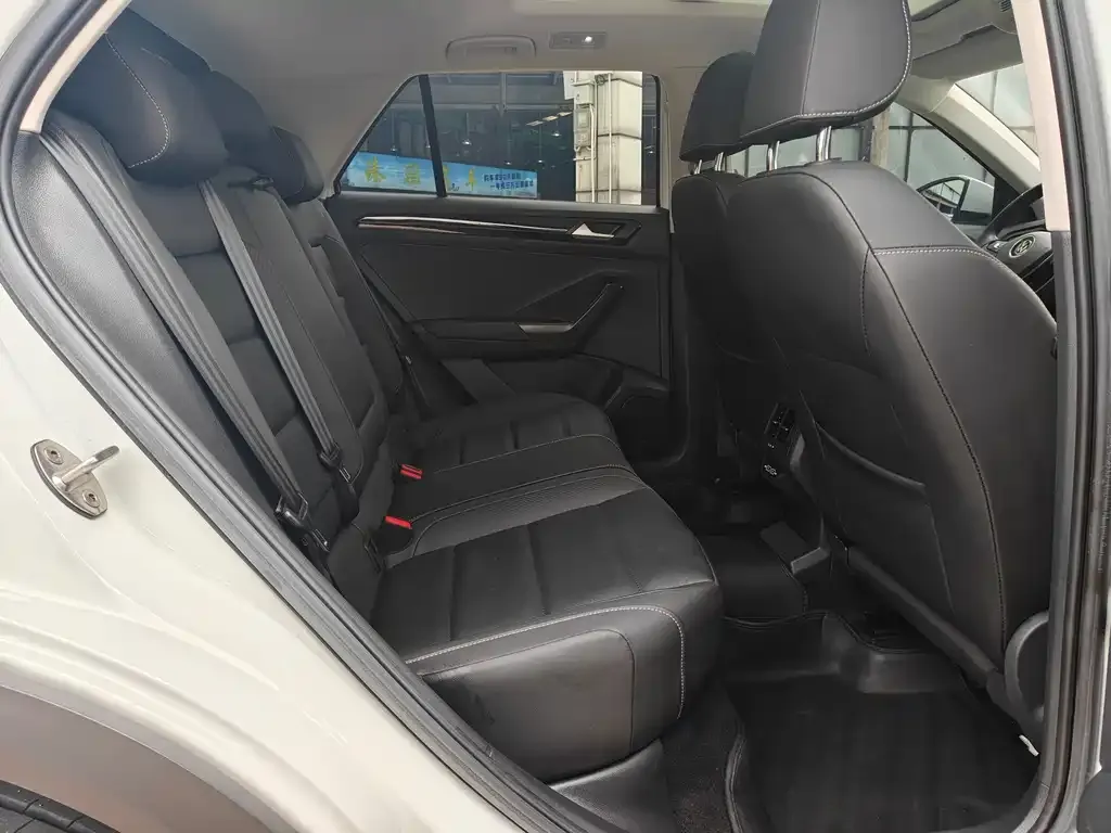 Volkswagen T-Roc 2023 из CN, фото 2