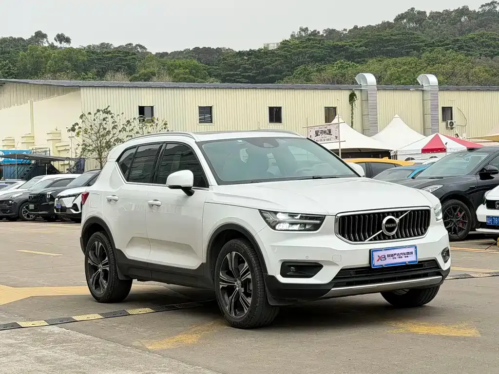 Volvo XC40 — фото 2