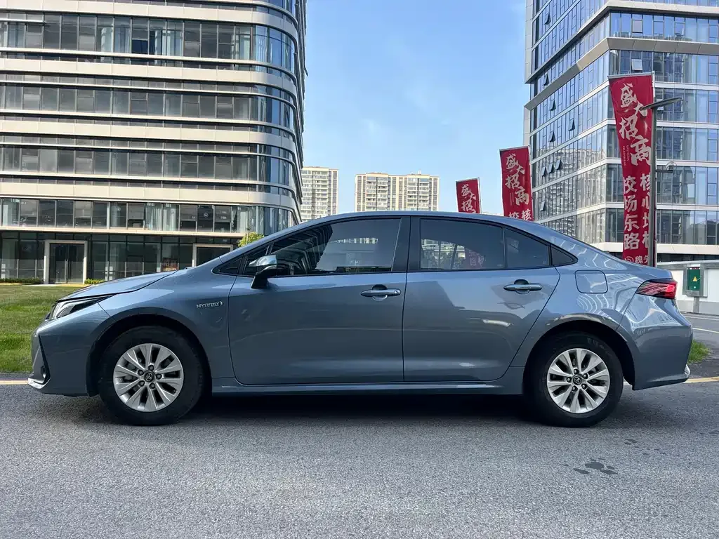 Toyota Corolla — фото 3
