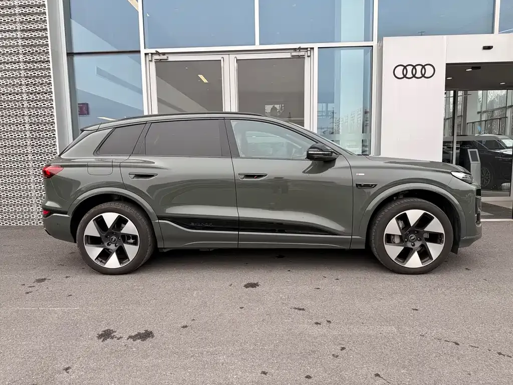 Audi Q6L e-tron — фото 9