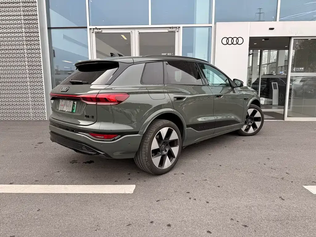 Audi Q6L e-tron — фото 6