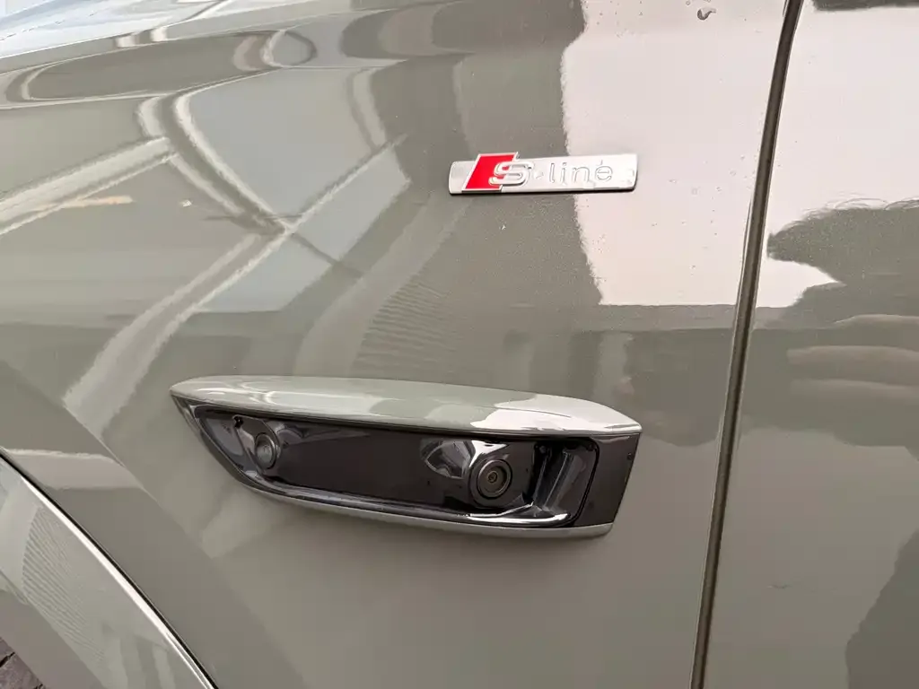 Audi Q6L e-tron — фото 3