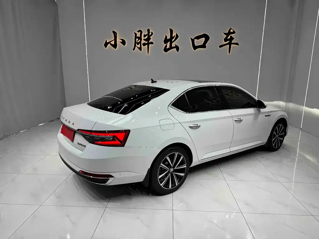 Skoda Superb — фото 8