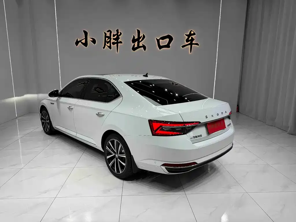 Skoda Superb — фото 5