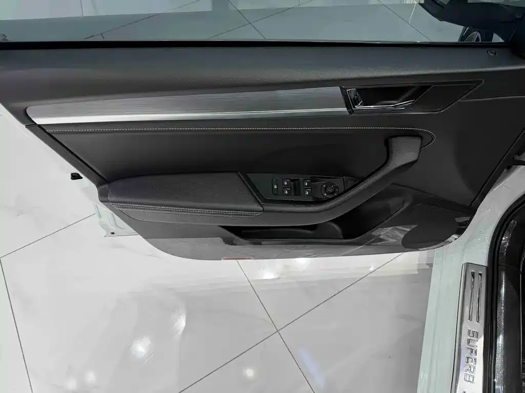 Skoda Superb — фото 6