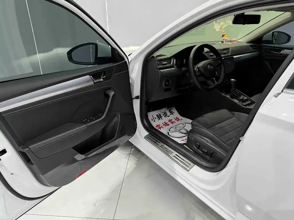 Skoda Superb — фото 9