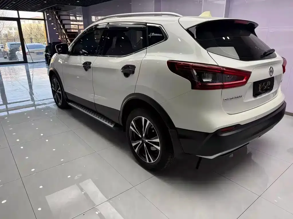 Nissan Qashqai — фото 8