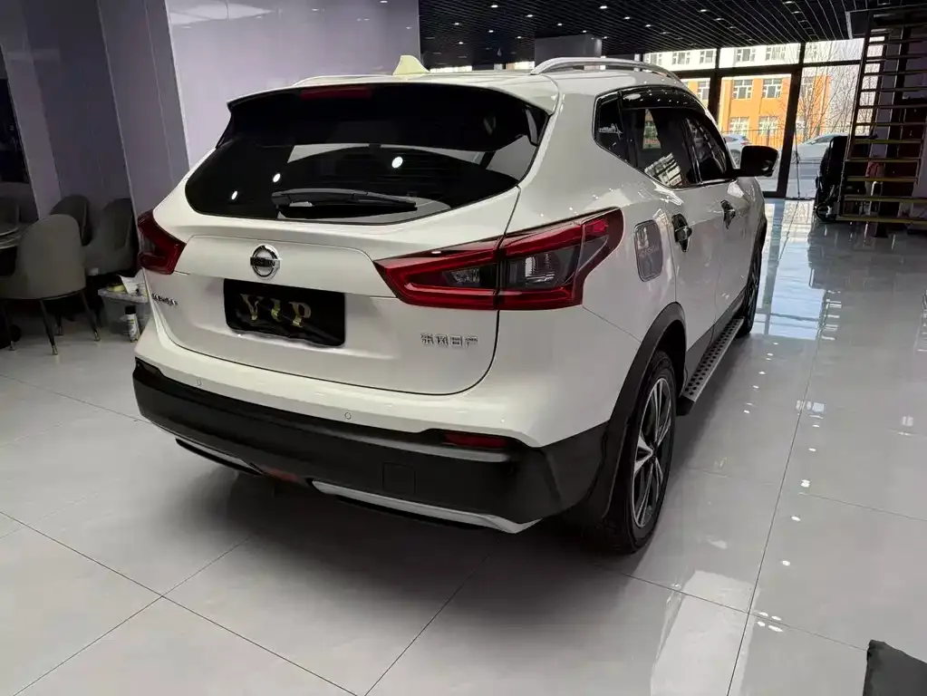 Nissan Qashqai — фото 10