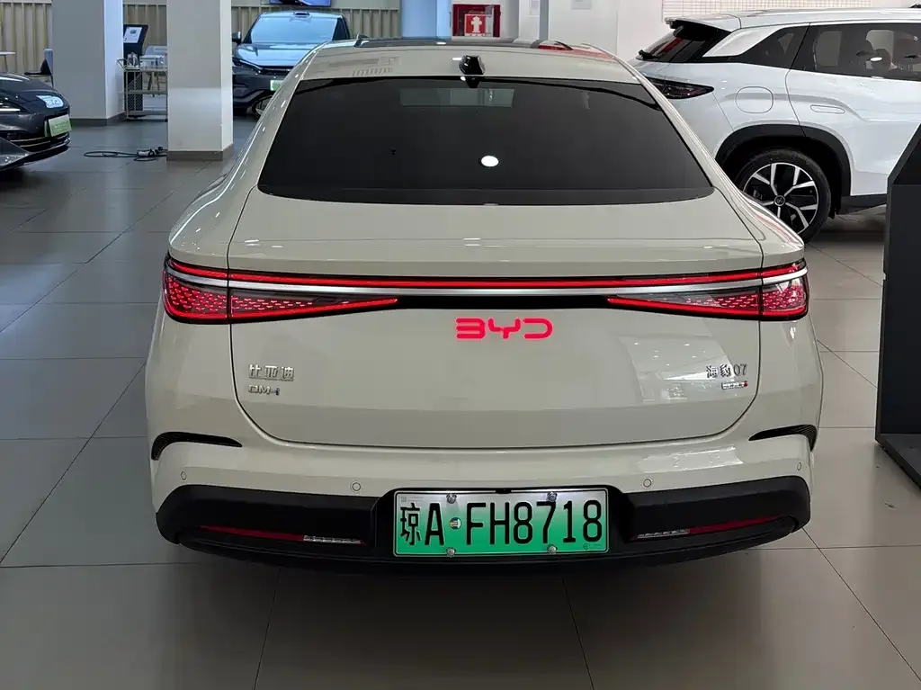 BYD Seal 07 DM-i — фото 9