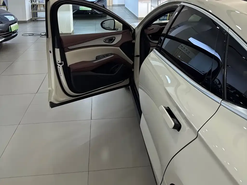 BYD Seal 07 DM-i — фото 10