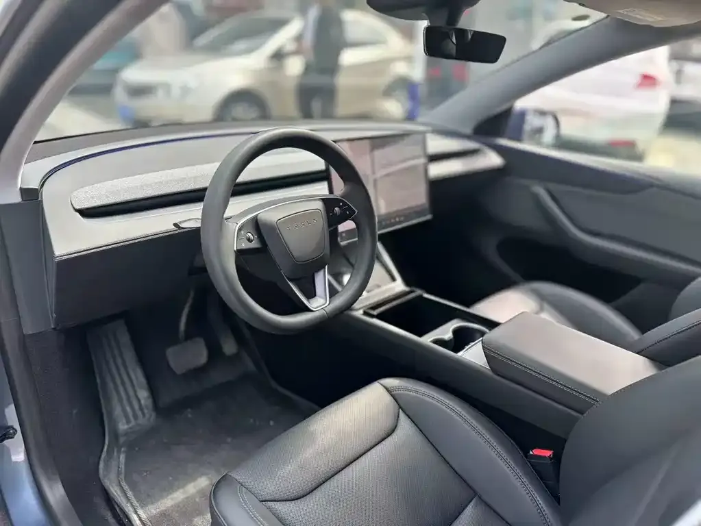 Tesla Model Y — фото 4